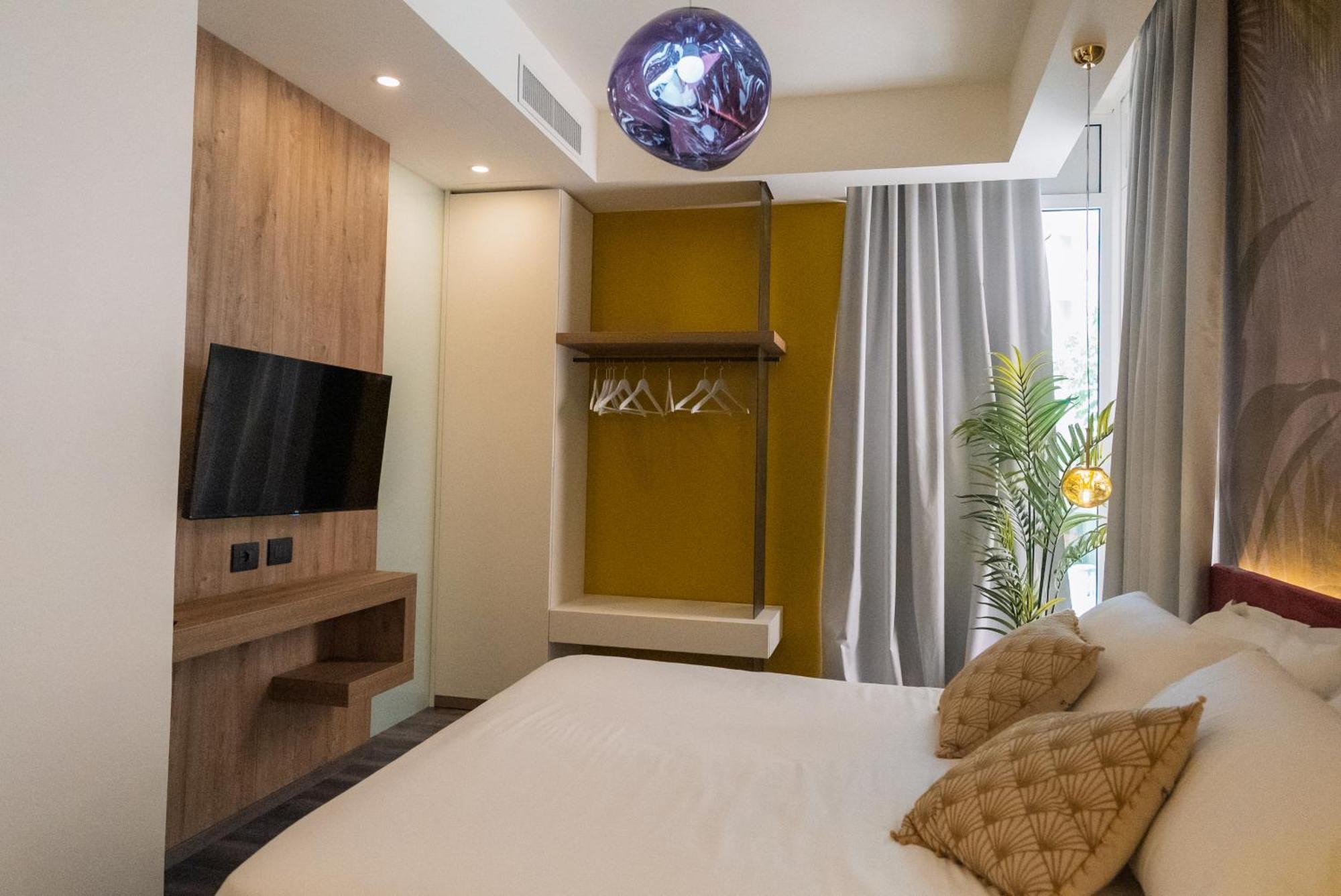 Design Hotel Astra B&B Misano Adriatico Exteriör bild